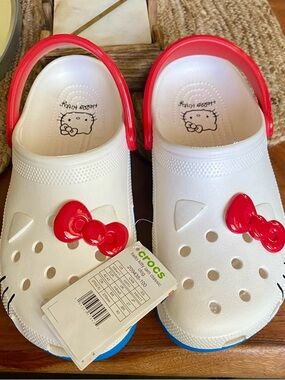 NEW Womens Crocs Hello Kitty Classic Clog Shoes, size 11 (also mens size 9)